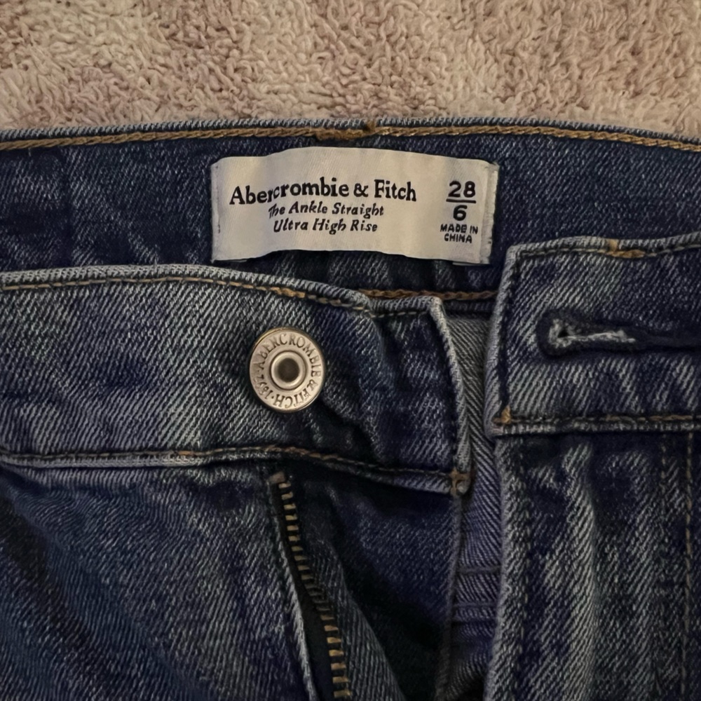 Abercrombie & Fitch Ankle Straight Ultra High Rise, 28 short